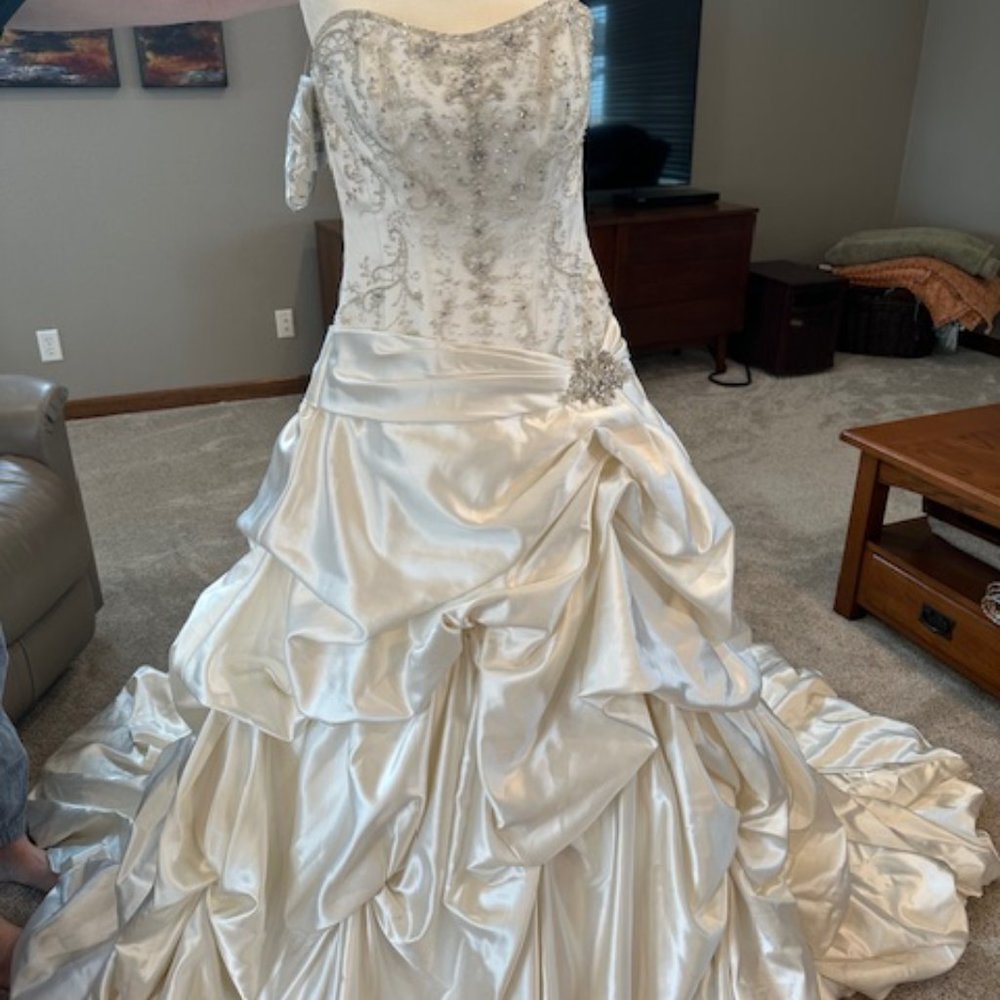 Maggie Sottero Priscilla in Alabaster NWT